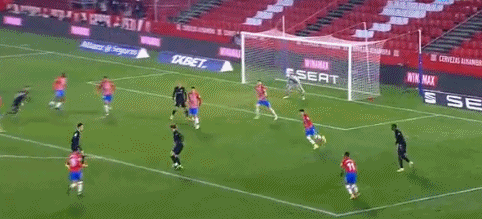 WTT香港总决赛选手城市照，王楚钦率先到达拍照地点