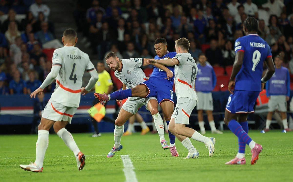 于根伟：下半年已经在推动明年引援；门票售罄体现我们的成功