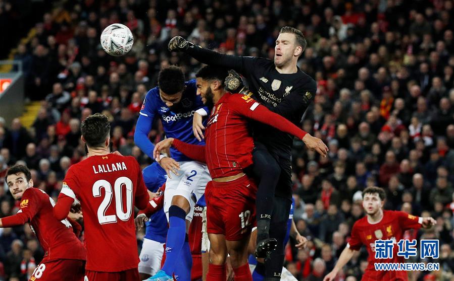 篮球CBA赛场出现精彩扣篮