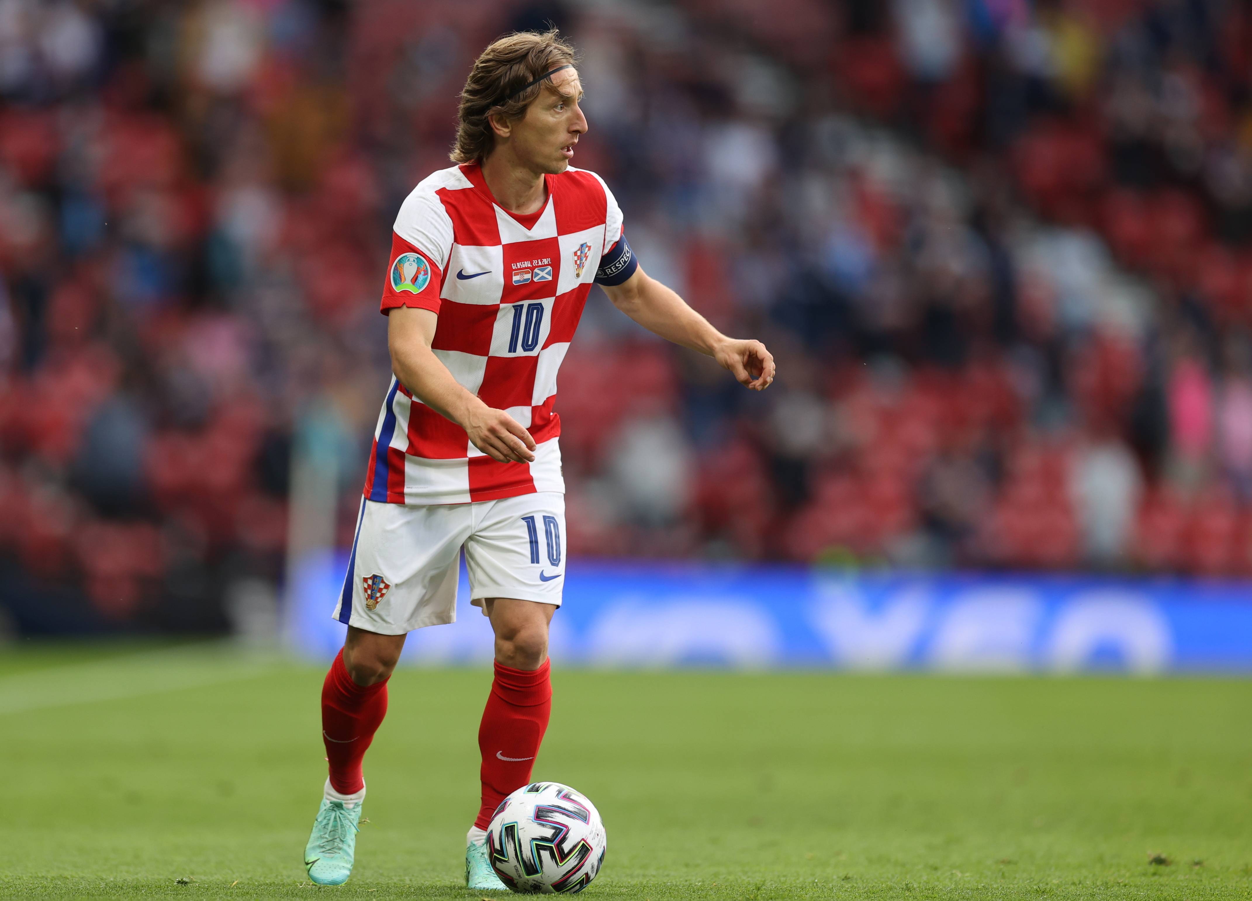 半场战报：三镇0-2山东，泽卡建功，刘洋破门