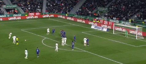 巴萨vs法兰克福首发：亚马尔、莱万出战，拉什福德替补